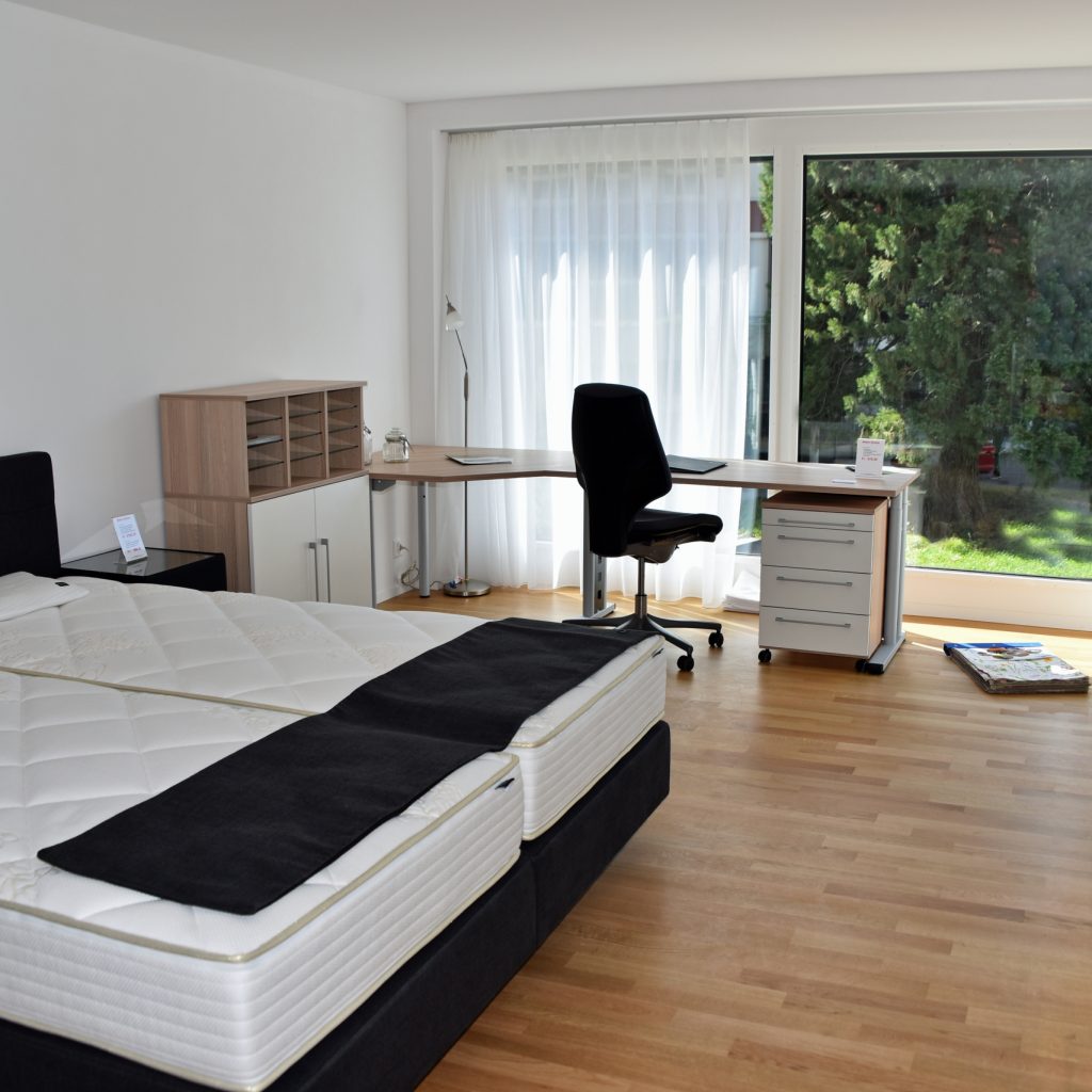 schlafzimmer-seniorenwohnung-11-alterswohnheim-rosenberg-casalegre-zofingen